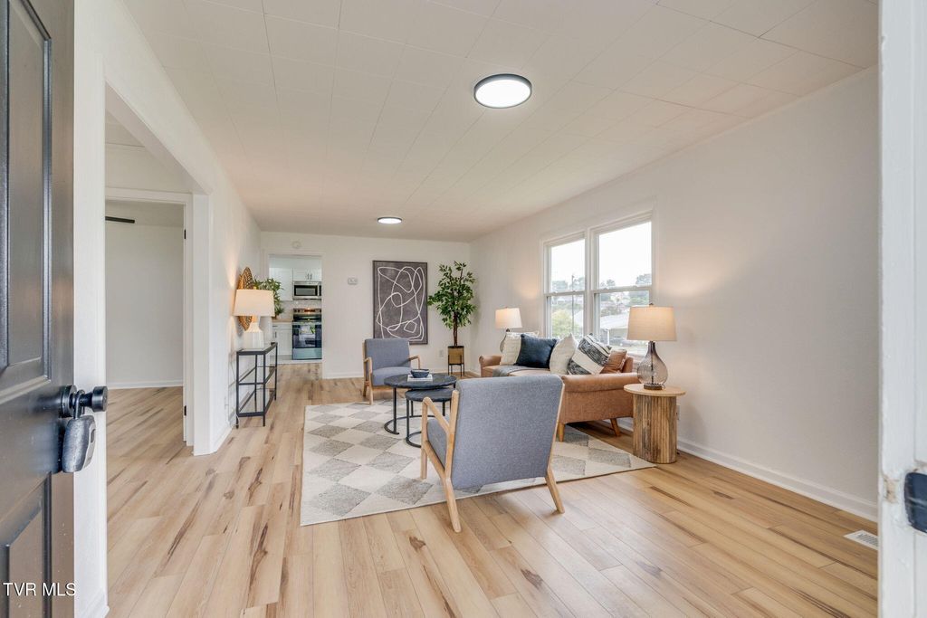 Photo of 321 Rockwood Street, Kingsport, TN 37664 (MLS # 9984551)