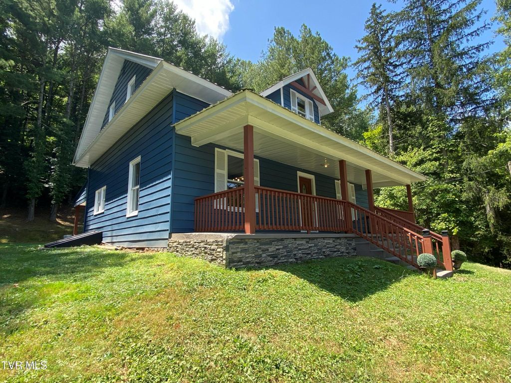 Photo of 2622 Shawnee Avenue, Big Stone Gap, VA 24219 (MLS # 9986786)