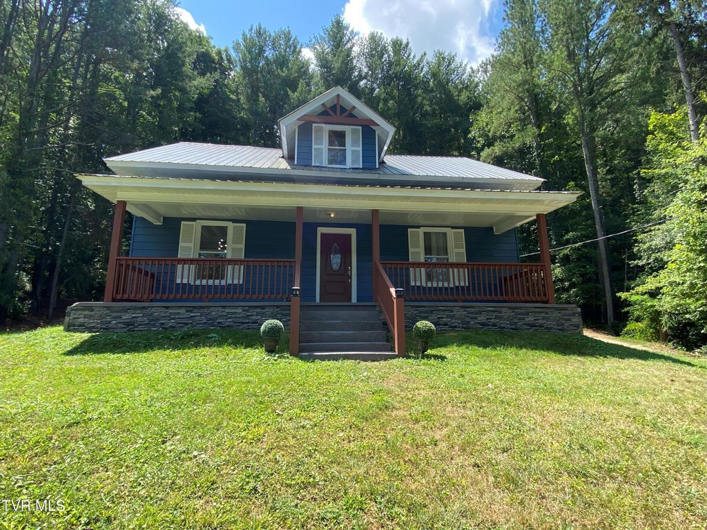 Photo of 2622 Shawnee Avenue, Big Stone Gap, VA 24219 (MLS # 9986786)