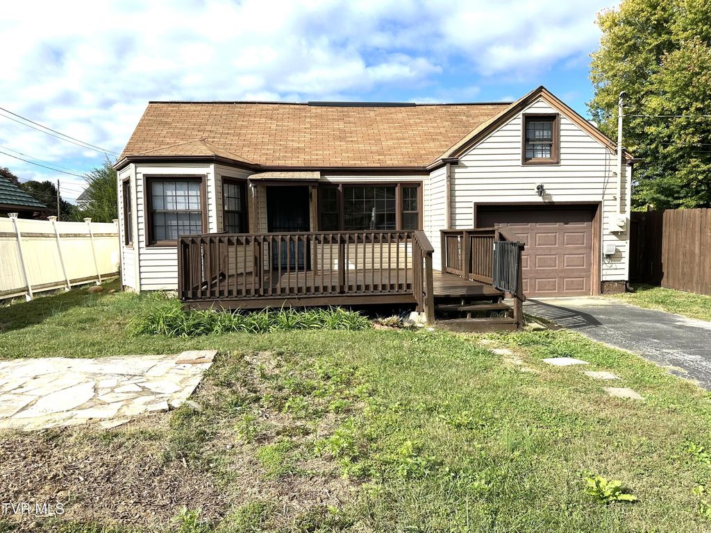 Photo of 1436 G Street, Elizabethton, TN 37643 (MLS # 9987406)