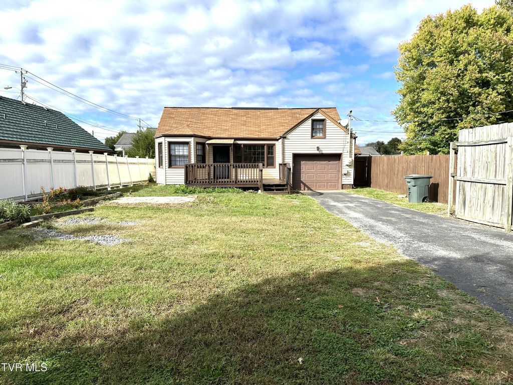 Photo of 1436 G Street, Elizabethton, TN 37643 (MLS # 9987406)