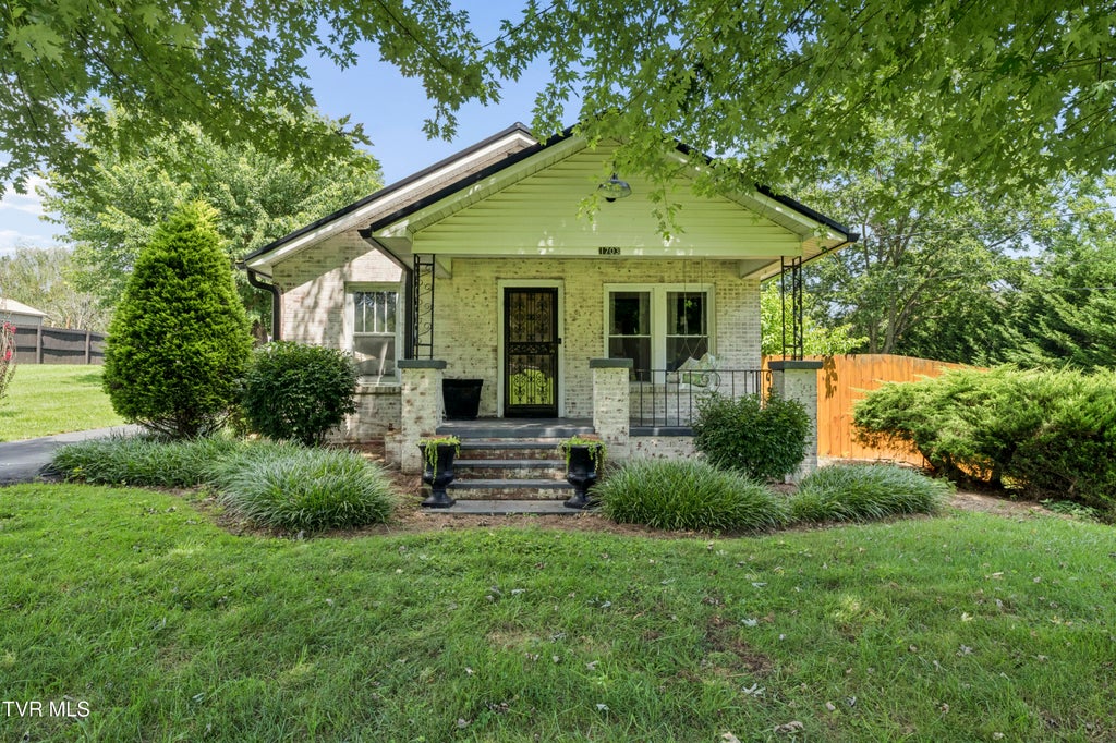 Photo of 1703 Southwest Avenue, Johnson City, TN 37604 (MLS # 9999841)