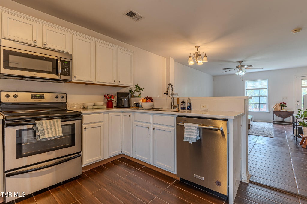 Photo of 2305 Greenwood Drive #Apt 25, Johnson City, TN 37604 (MLS # 10001736)