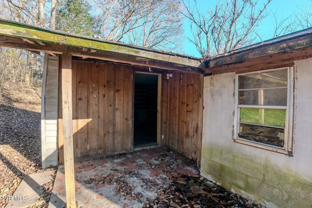 Photo of 9549 Heiskell Road, Heiskell, TN 37754 (MLS # 9988425)