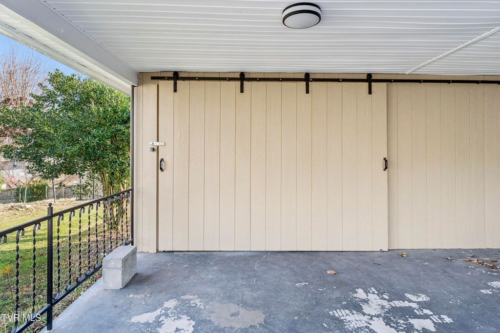 Photo of 312 Sunnybrook Drive, Bristol, TN 37620 (MLS # 9988605)