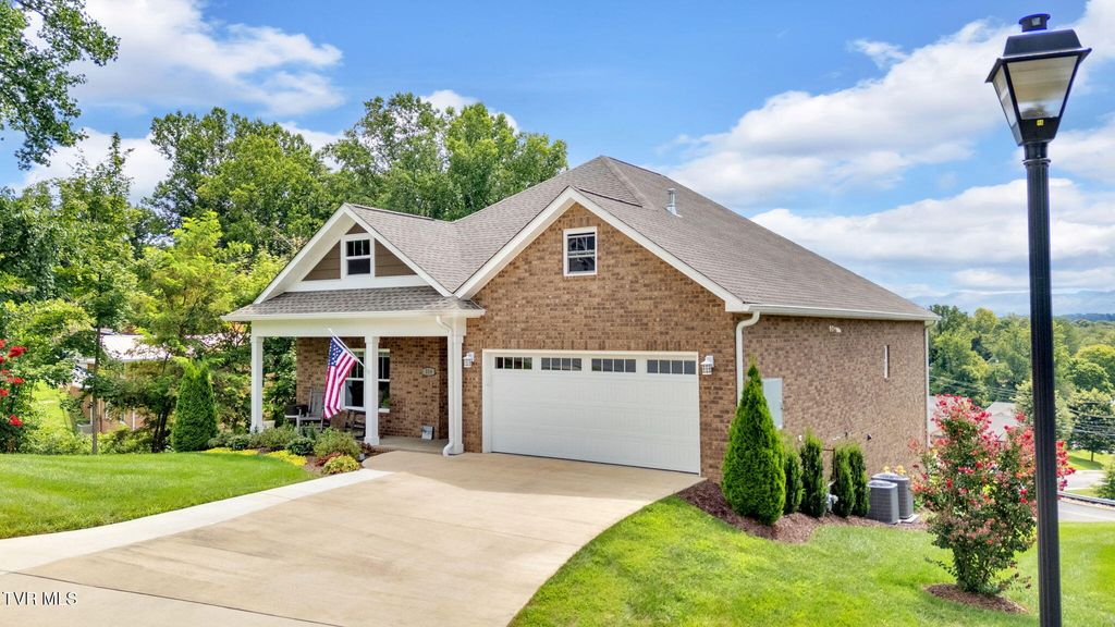 Photo of 318 English Ivy Trail, Jonesborough, TN 37659 (MLS # 9984197)