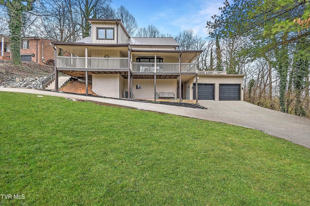 Photo of 331 Edgefield Road, Piney Flats, TN 37686 (MLS # 9988962)