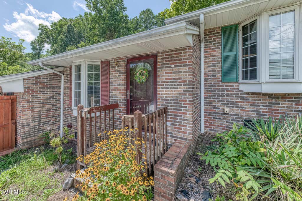 Photo of 229 Taylor Avenue #3, Elizabethton, TN 37643 (MLS # 9999737)