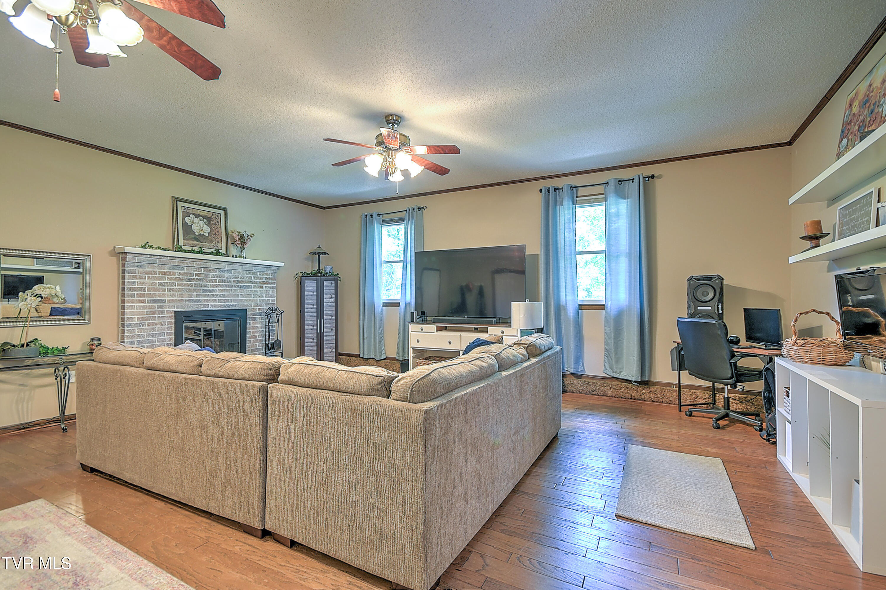 271 Whispering Woods Drive, Bluff City, Tennessee image 3