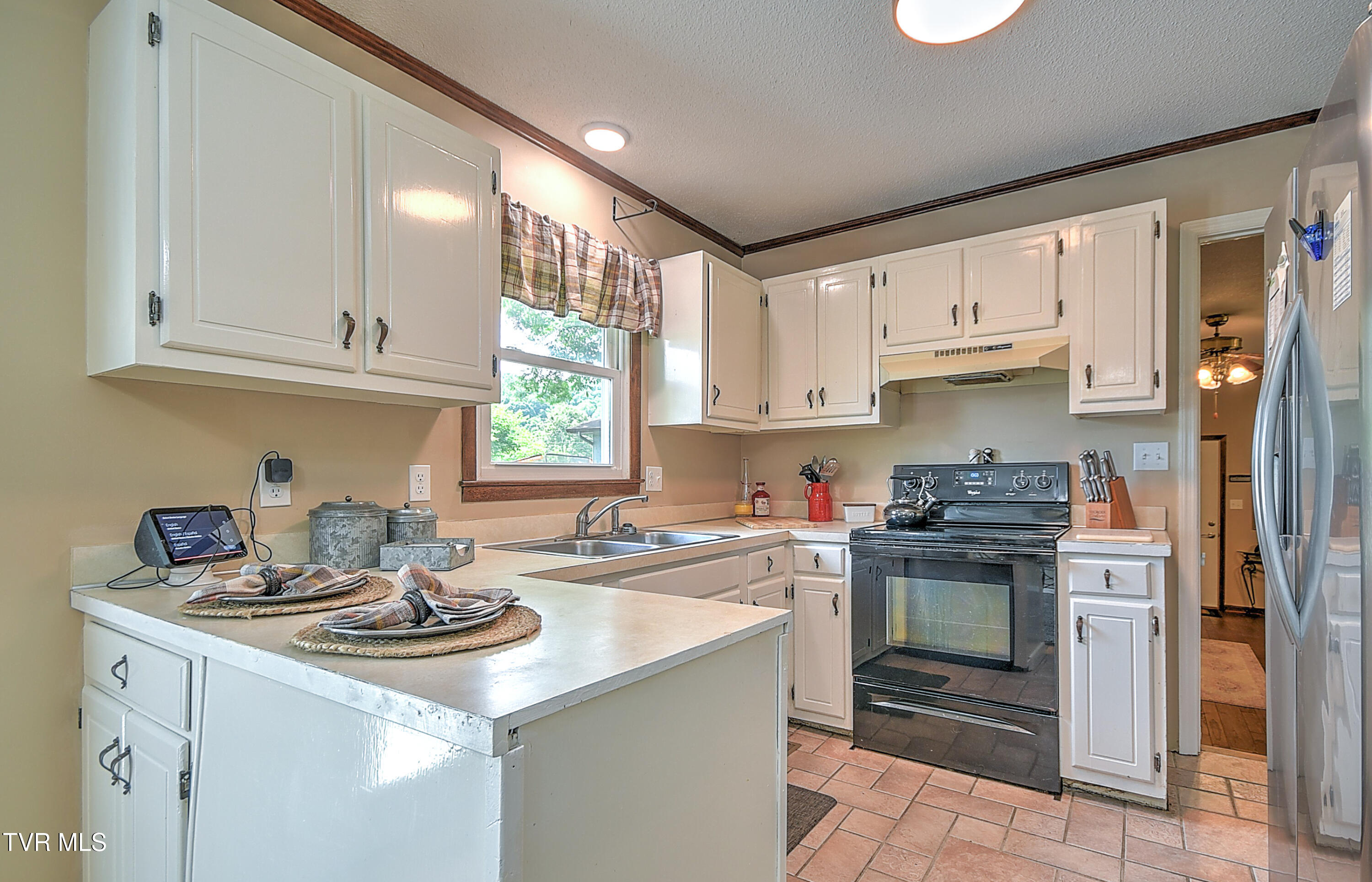 271 Whispering Woods Drive, Bluff City, Tennessee image 9