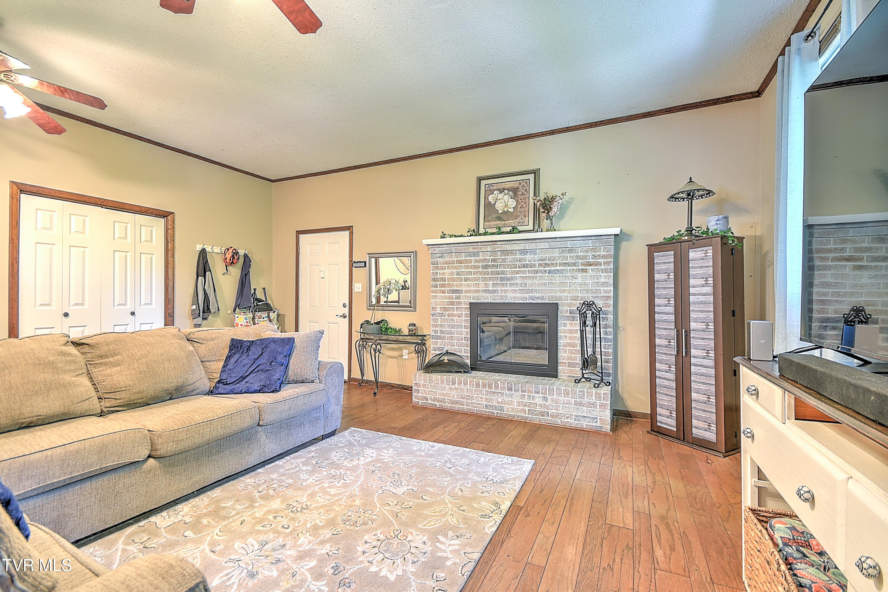 271 Whispering Woods Drive, Bluff City, Tennessee image 5