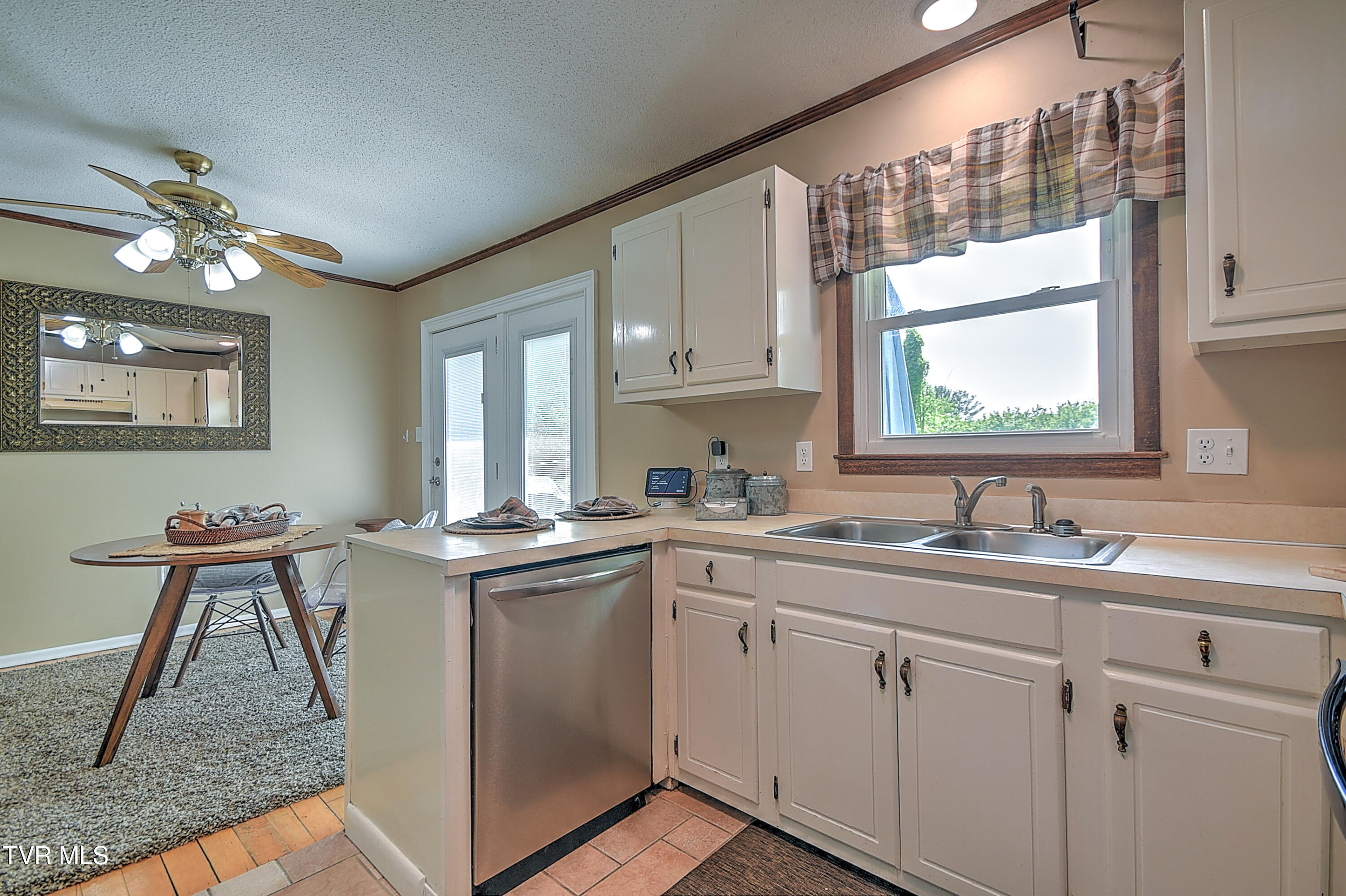 271 Whispering Woods Drive, Bluff City, Tennessee image 13