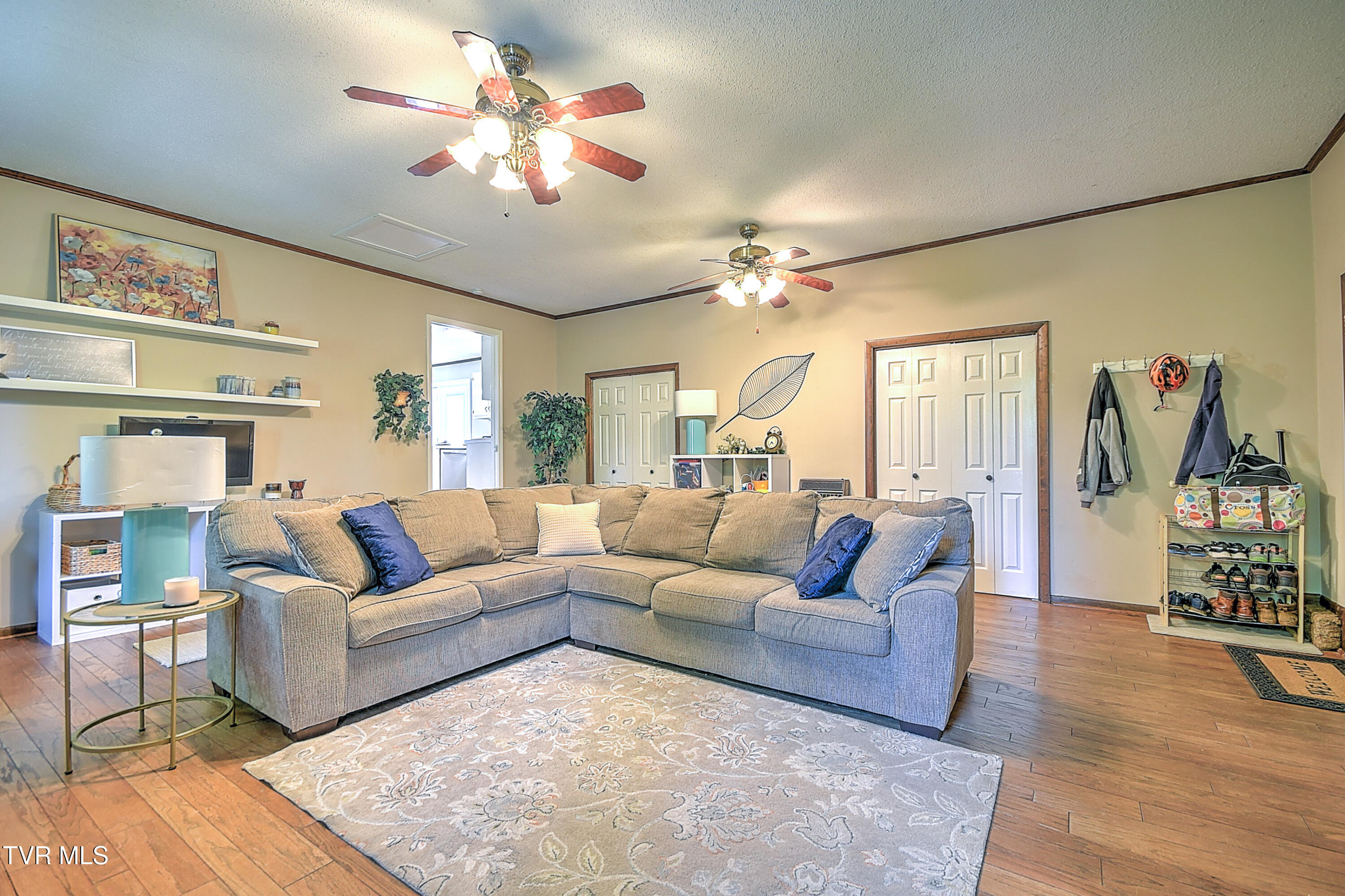 271 Whispering Woods Drive, Bluff City, Tennessee image 6