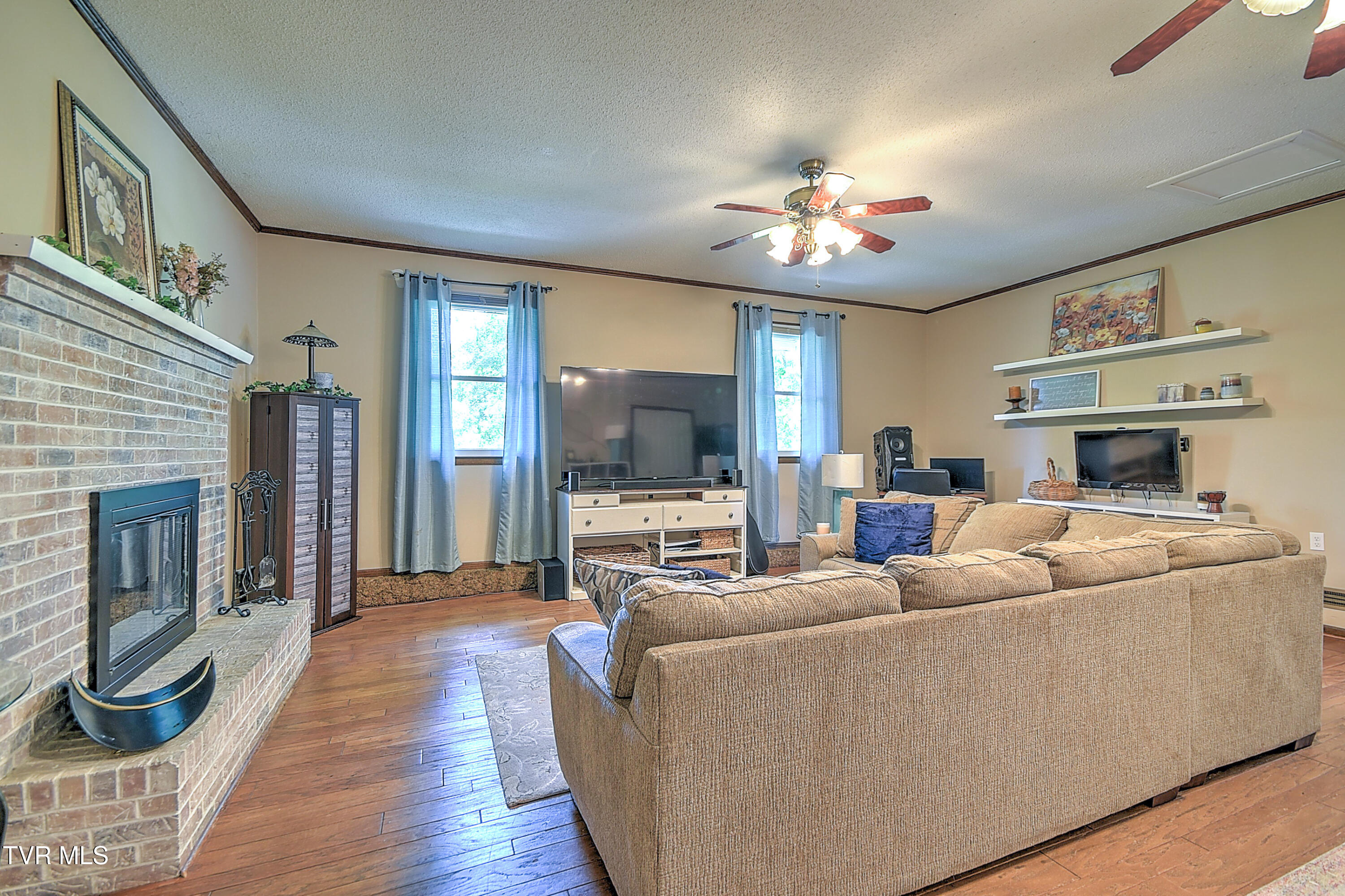 271 Whispering Woods Drive, Bluff City, Tennessee image 2