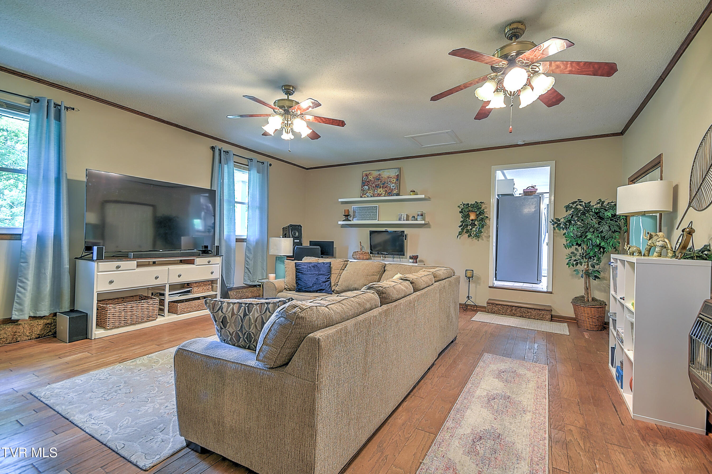 271 Whispering Woods Drive, Bluff City, Tennessee image 4