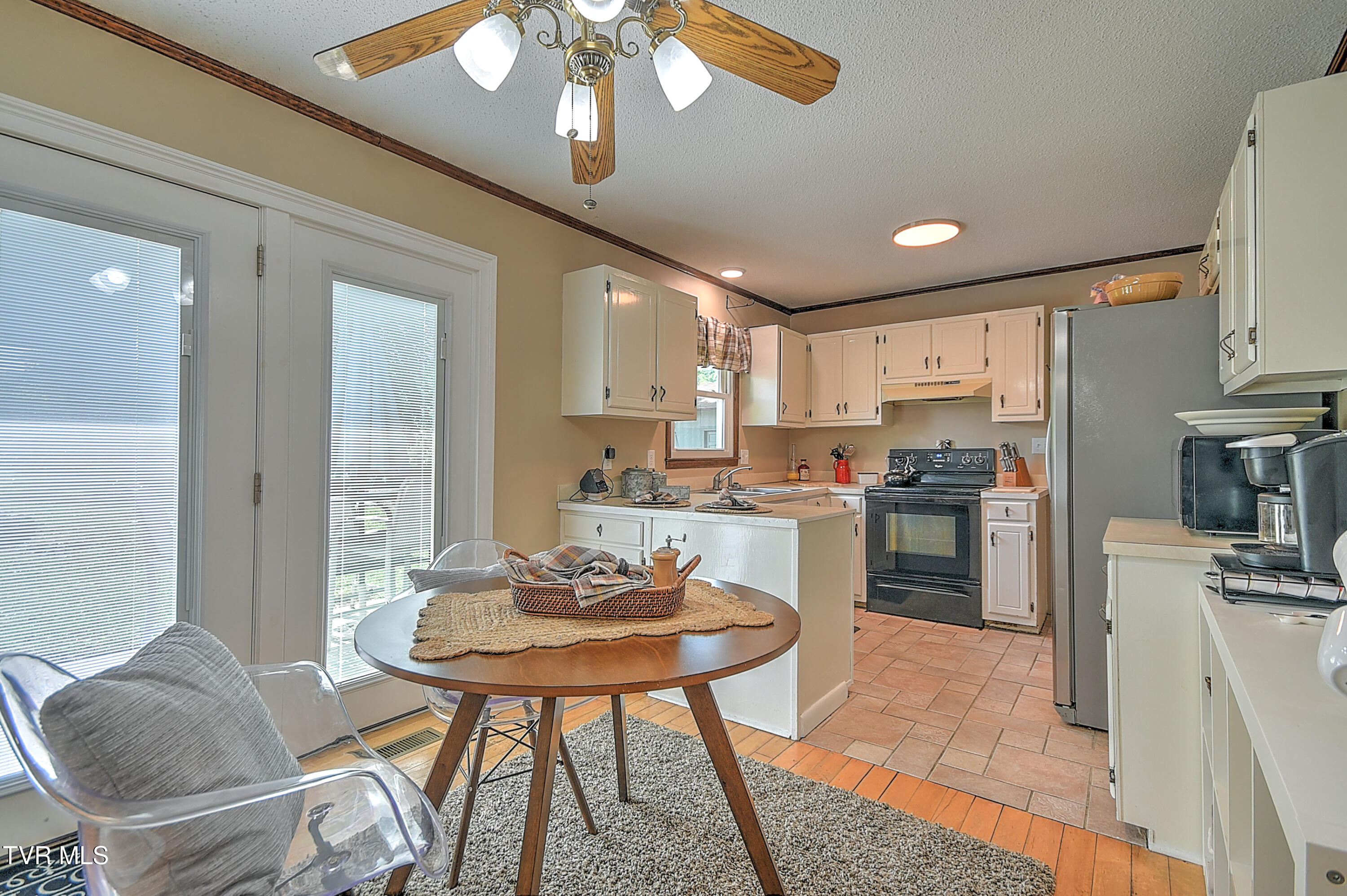 271 Whispering Woods Drive, Bluff City, Tennessee image 14