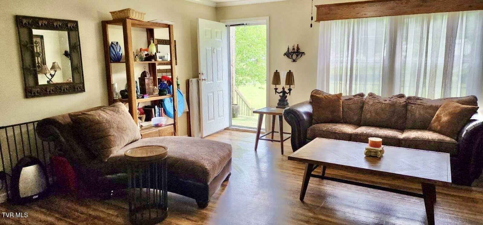 Elizabethton, Tennessee 37643, United States, 3 Bedrooms Bedrooms, ,2 BathroomsBathrooms,Residential,Pending,57861