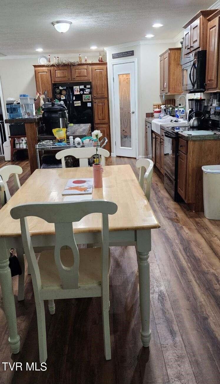 Elizabethton, Tennessee 37643, United States, 3 Bedrooms Bedrooms, ,2 BathroomsBathrooms,Residential,Pending,57861