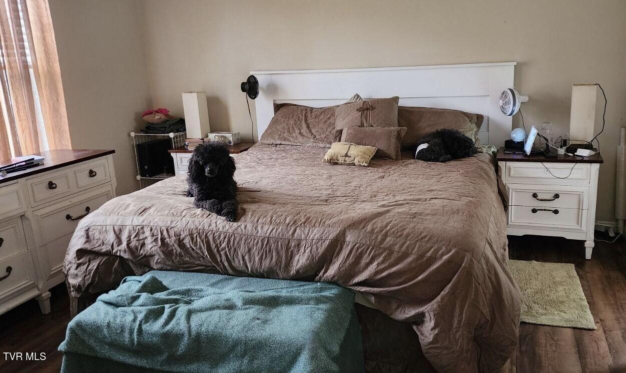 Elizabethton, Tennessee 37643, United States, 3 Bedrooms Bedrooms, ,2 BathroomsBathrooms,Residential,Pending,57861