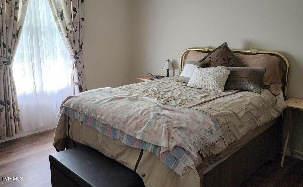 Elizabethton, Tennessee 37643, United States, 3 Bedrooms Bedrooms, ,2 BathroomsBathrooms,Residential,Pending,57861