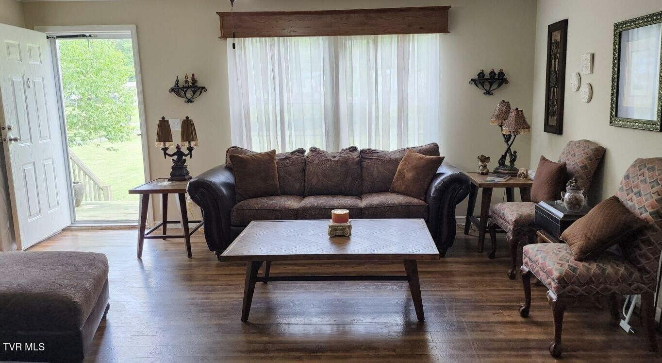 Elizabethton, Tennessee 37643, United States, 3 Bedrooms Bedrooms, ,2 BathroomsBathrooms,Residential,Pending,57861