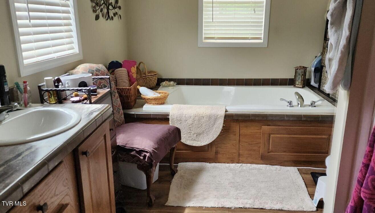 Elizabethton, Tennessee 37643, United States, 3 Bedrooms Bedrooms, ,2 BathroomsBathrooms,Residential,Pending,57861