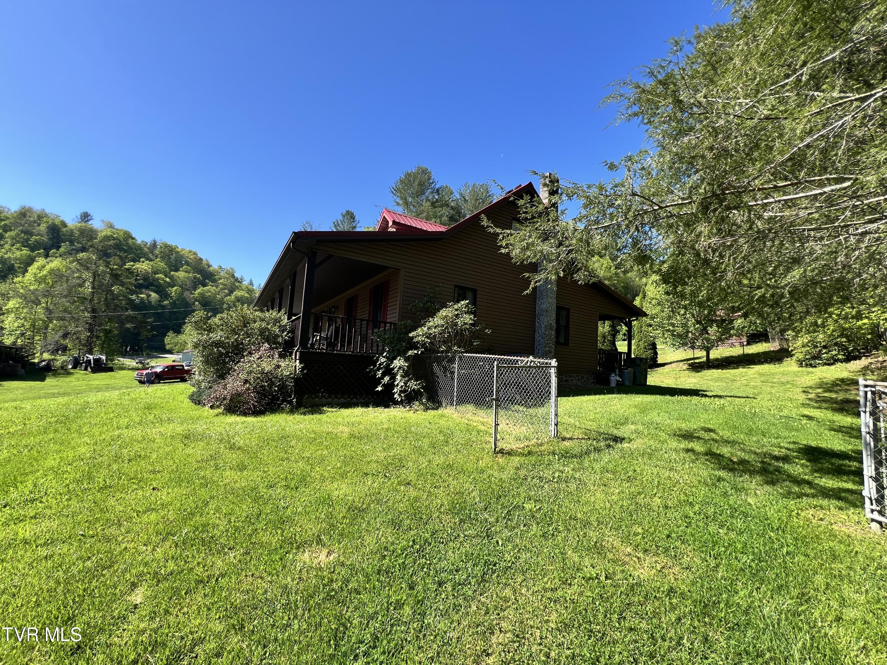 312 Simerly Creek Road, Hampton, Tennessee image 6