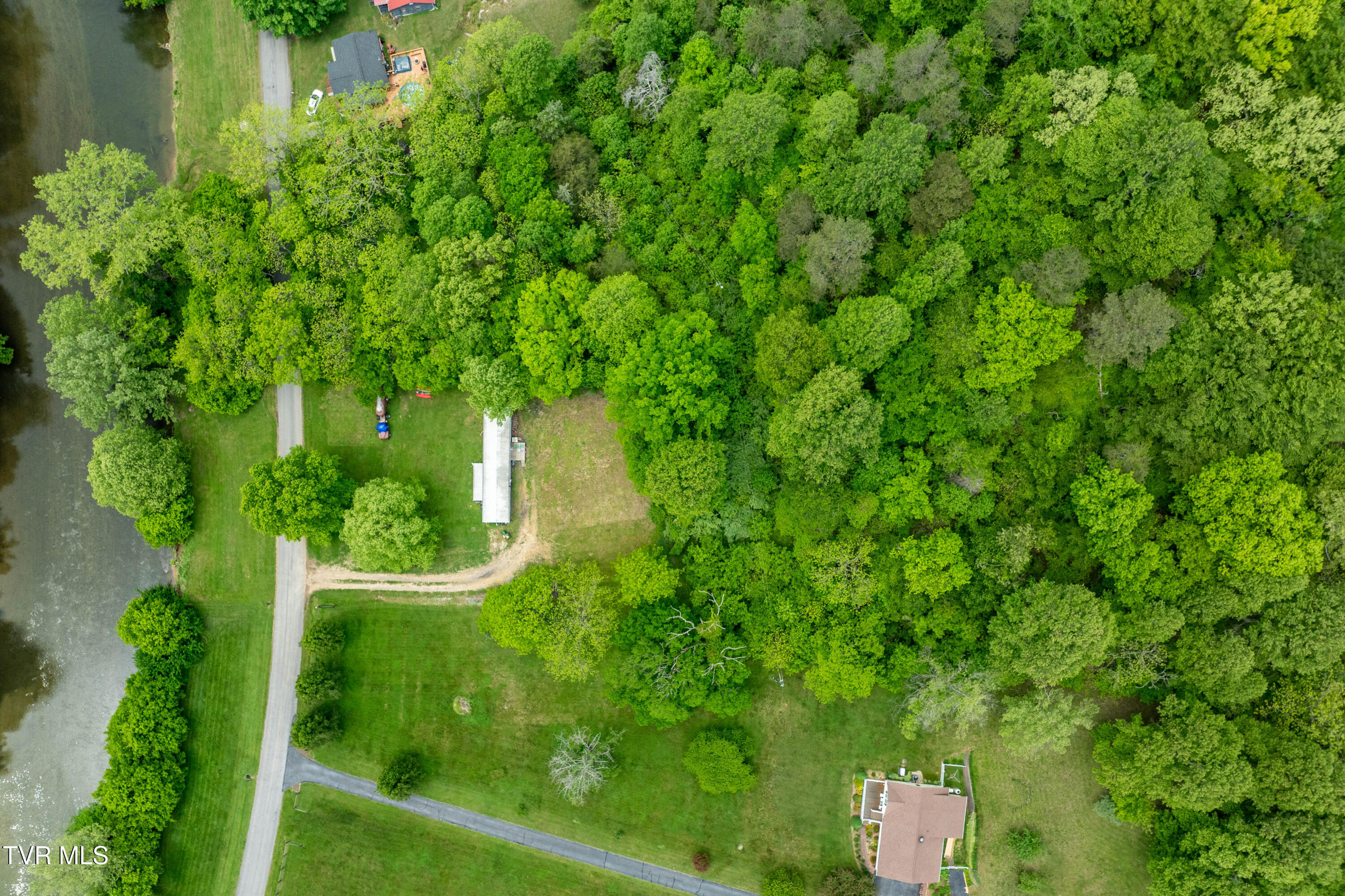 4383 Swinging Bridge Road Road, Mendota, Virginia image 3