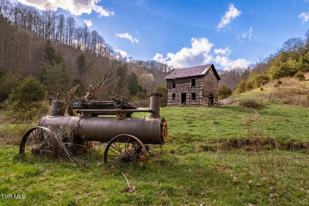 Photo of 736 Shelleys Road, Bristol, VA 24202 (MLS # 9979235)