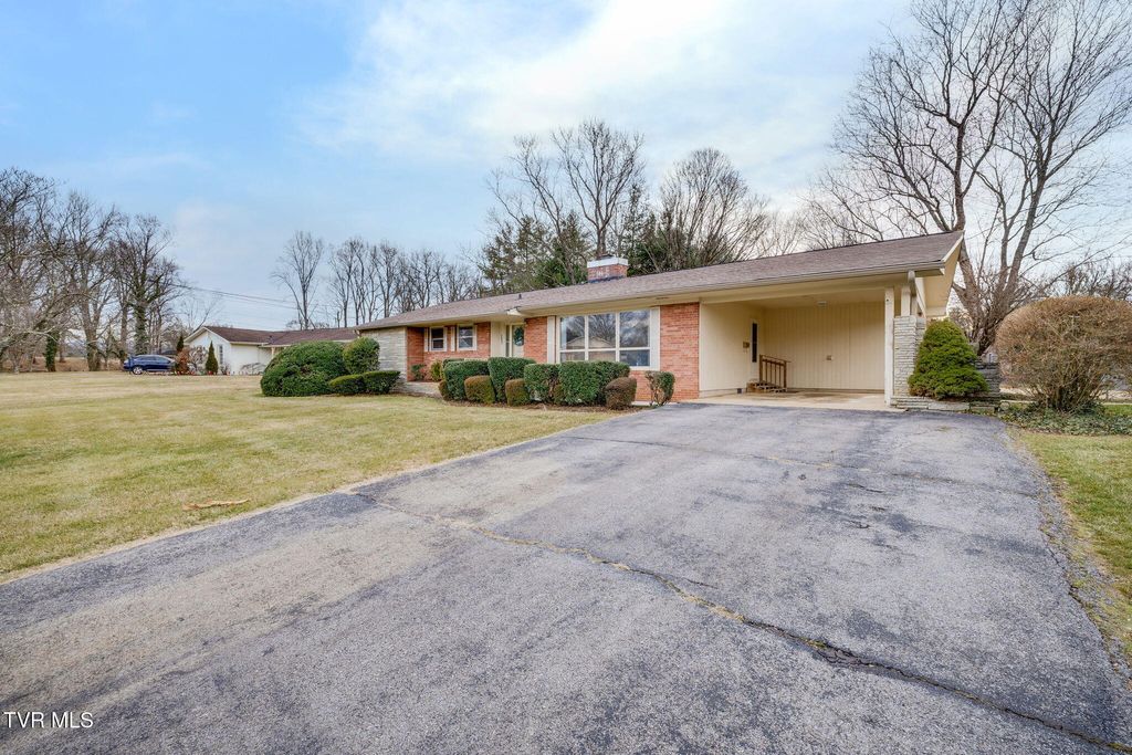 Photo of 1602 Fairway Drive Drive, Johnson City, TN 37601 (MLS # 9991241)