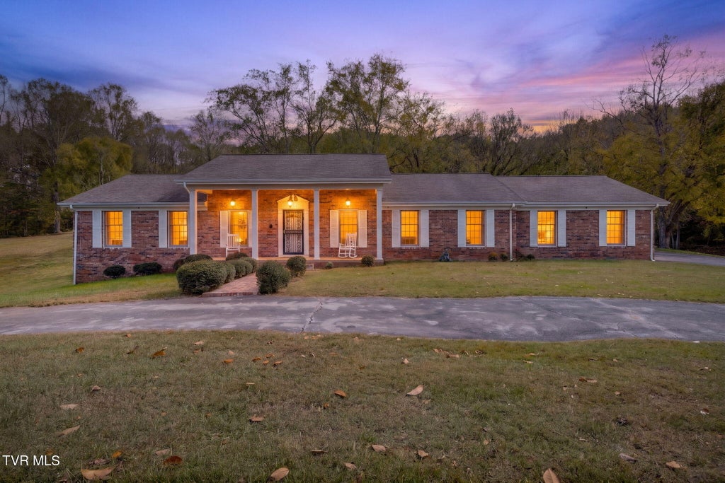 Photo of 805 Shady View Road, Kingsport, TN 37664 (MLS # 10002570)