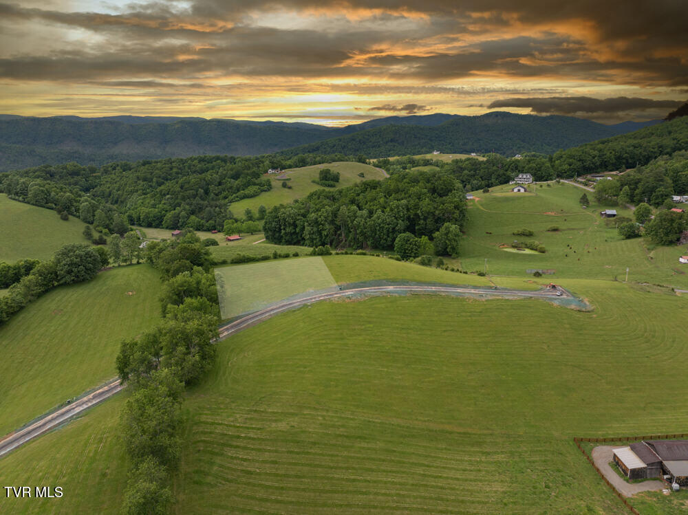 28 Dry Hill Road, Butler, Tennessee image 8