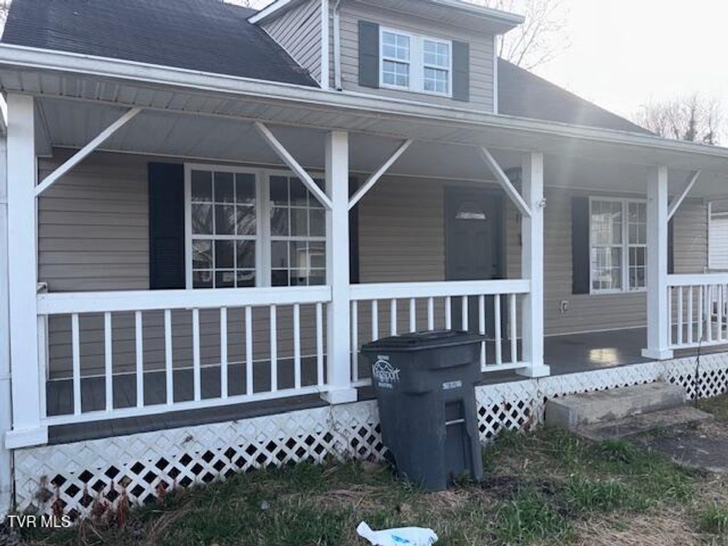 Photo of 1129 Cherry Street, Kingsport, TN 37660 (MLS # 9992504)