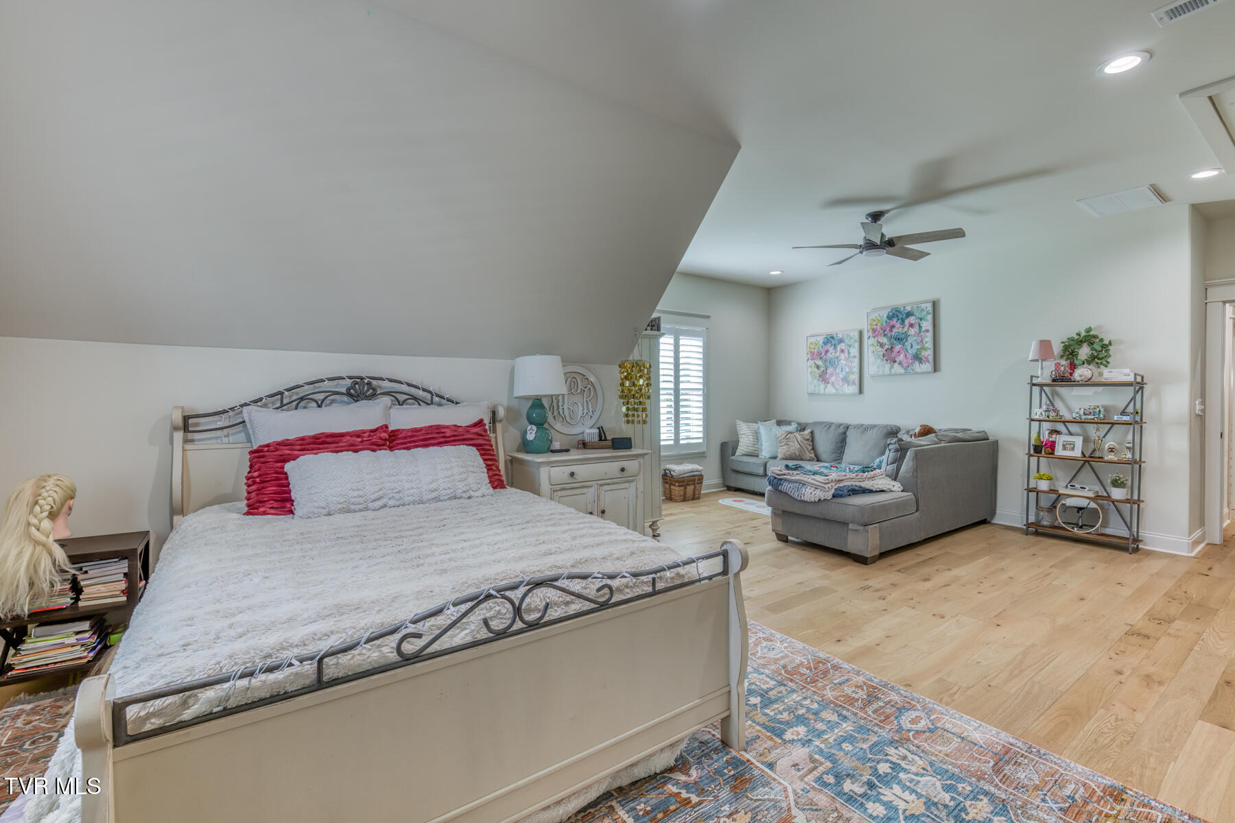 Johnson City, Tennessee 37601, United States, 5 Bedrooms Bedrooms, ,5 BathroomsBathrooms,Residential,Active,228949