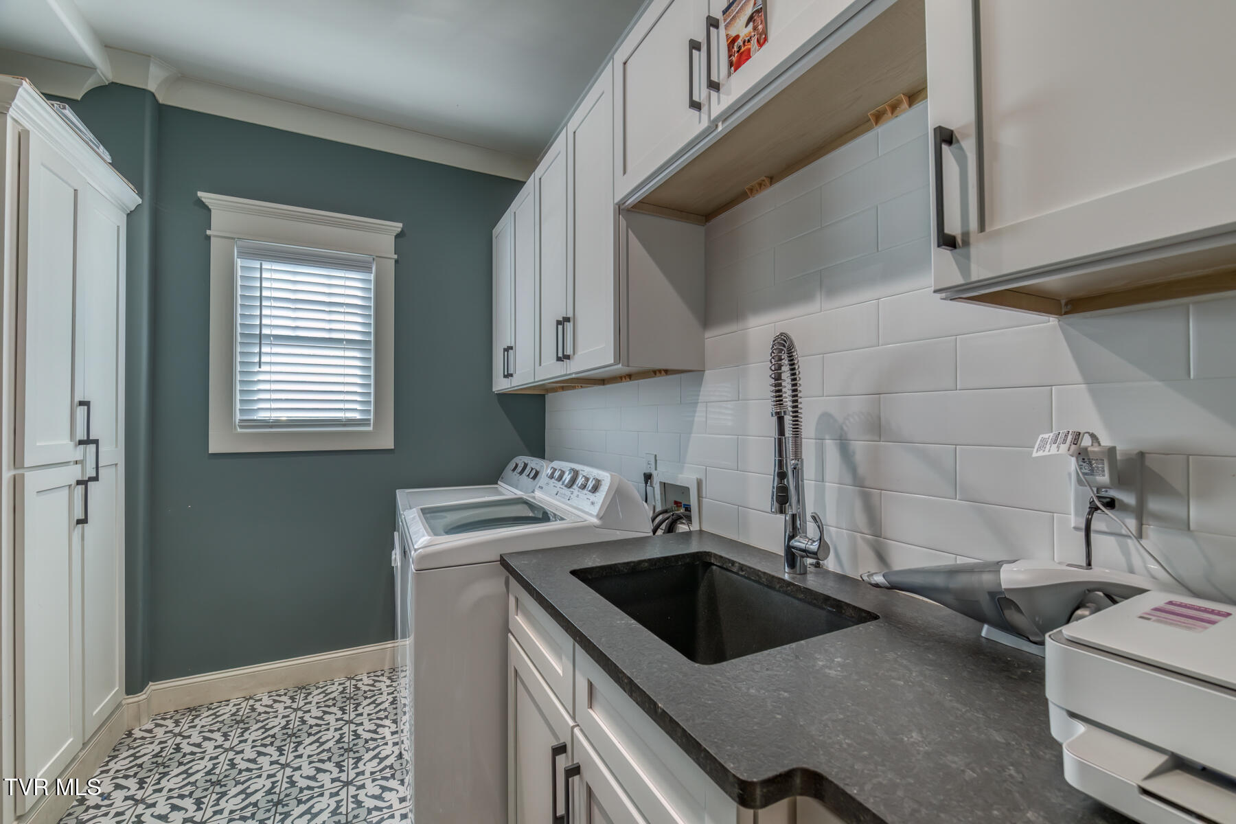 Johnson City, Tennessee 37601, United States, 5 Bedrooms Bedrooms, ,5 BathroomsBathrooms,Residential,Active,228949