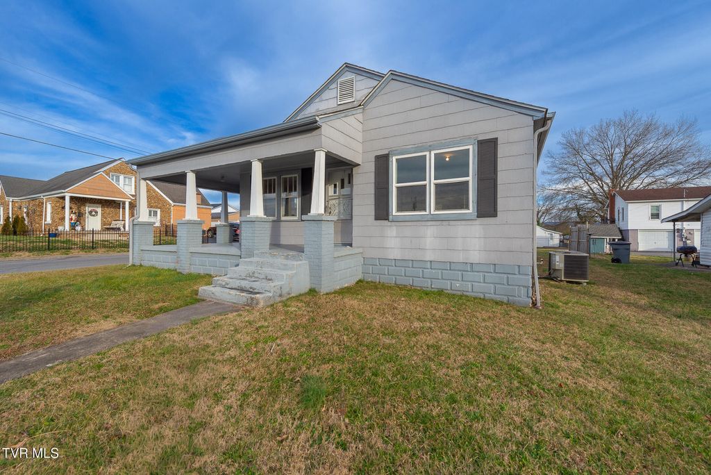 Photo of 1601 Edgemont Avenue, Bristol, TN 37620 (MLS # 9990126)