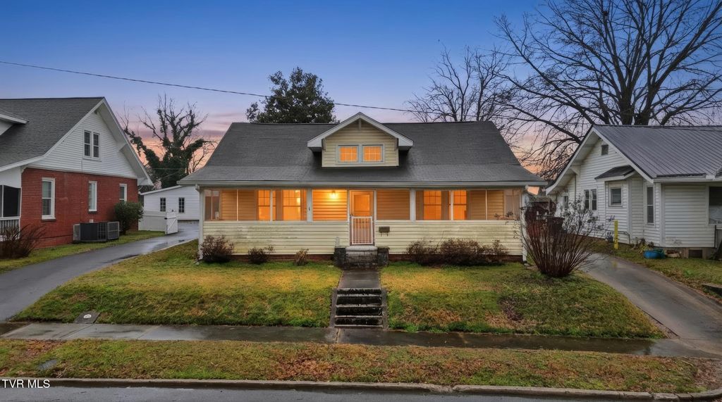 Photo of 1017 Catawba Street, Kingsport, TN 37660 (MLS # 9991444)