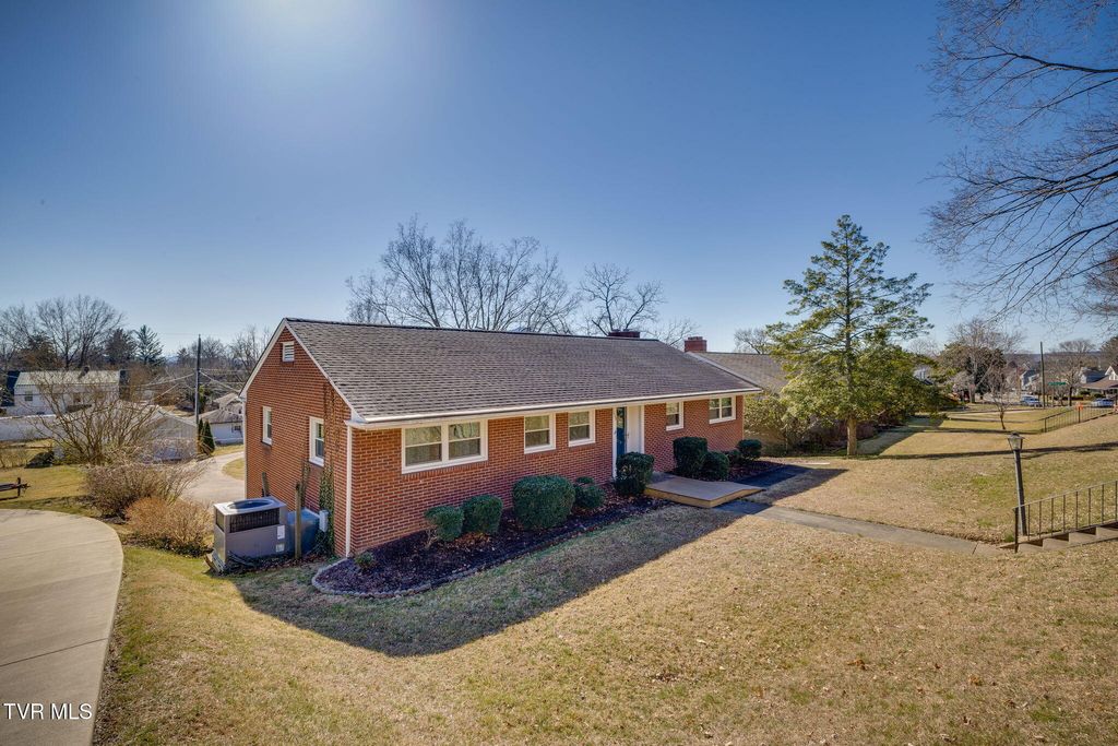 Photo of 1109 Watauga Street, Kingsport, TN 37660 (MLS # 9991322)