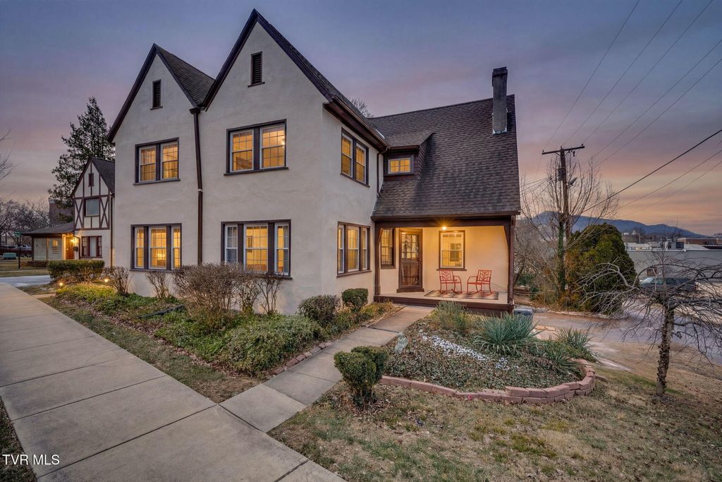 Photo of 213 Sullivan Street, Kingsport, TN 37660 (MLS # 9990853)