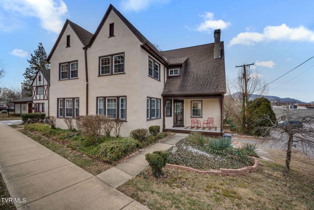 Photo of 213 Sullivan Street, Kingsport, TN 37660 (MLS # 9990853)