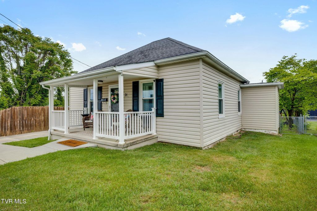 Photo of 21 16th Street, Bristol, TN 37620 (MLS # 9995071)