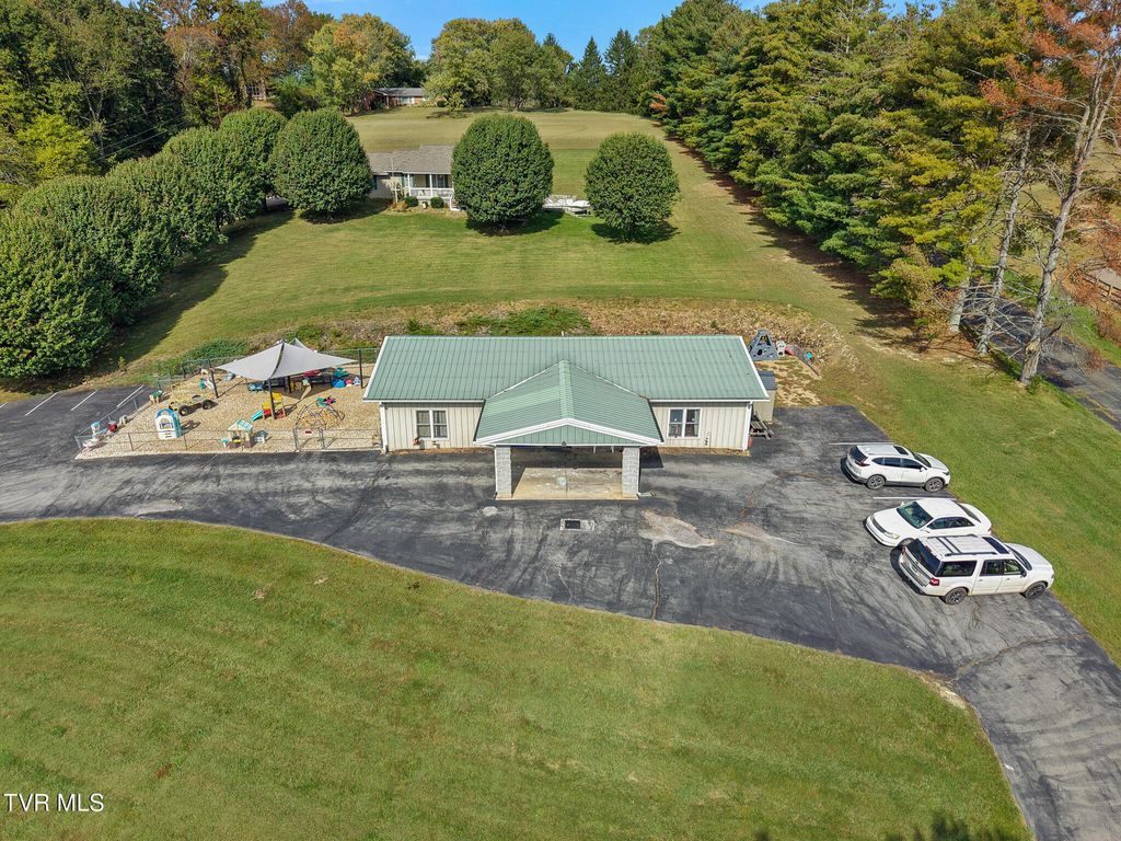 Photo of 208 Majestic Circle, Greeneville, TN 37743 (MLS # 9987122)