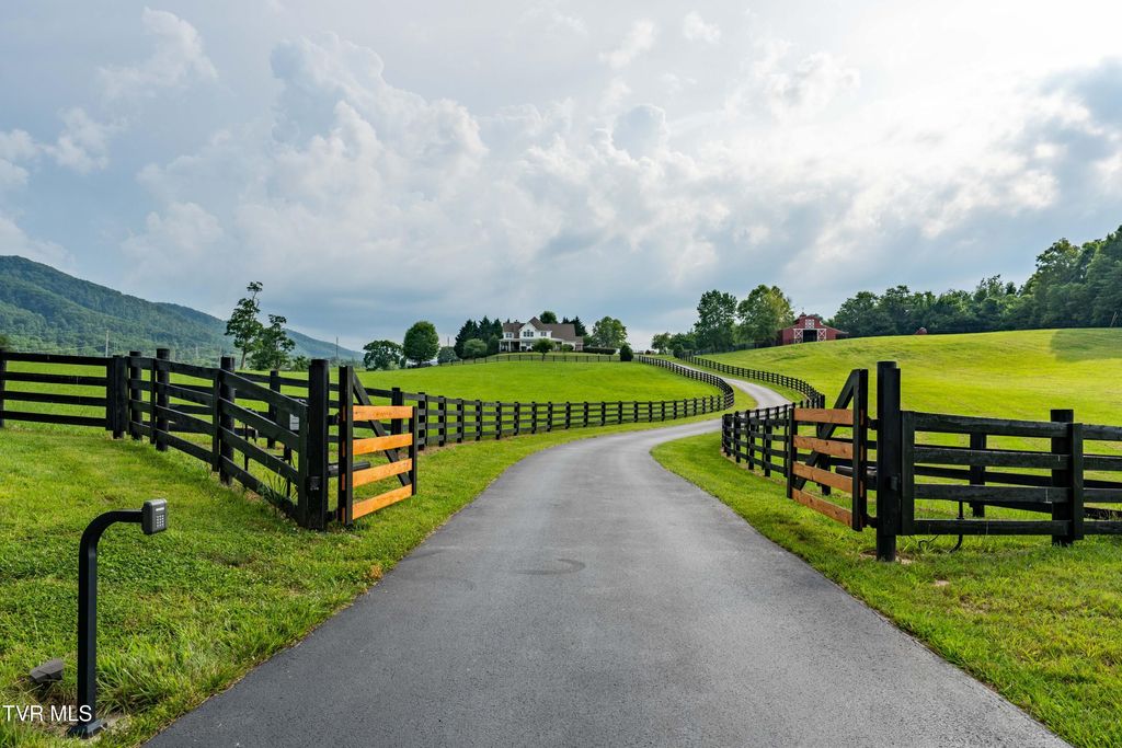 Photo of 330 Sea Biscuit Court, Johnson City, TN 37604 (MLS # 9991917)