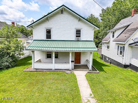 Homes For Sale - 202 Montrose Street<br/> Bluefield, VA 24605