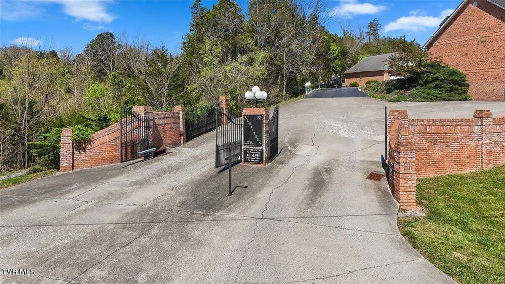 Photo of 2503 Cloister Lane, Kingsport, TN 37660 (MLS # 9993570)