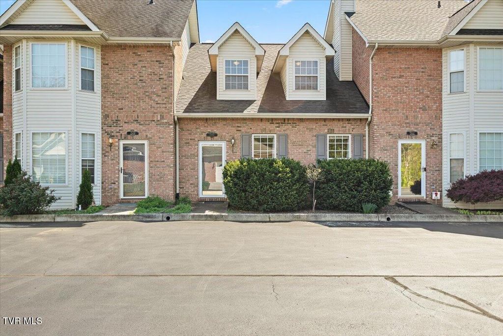 Photo of 2503 Cloister Lane, Kingsport, TN 37660 (MLS # 9993570)