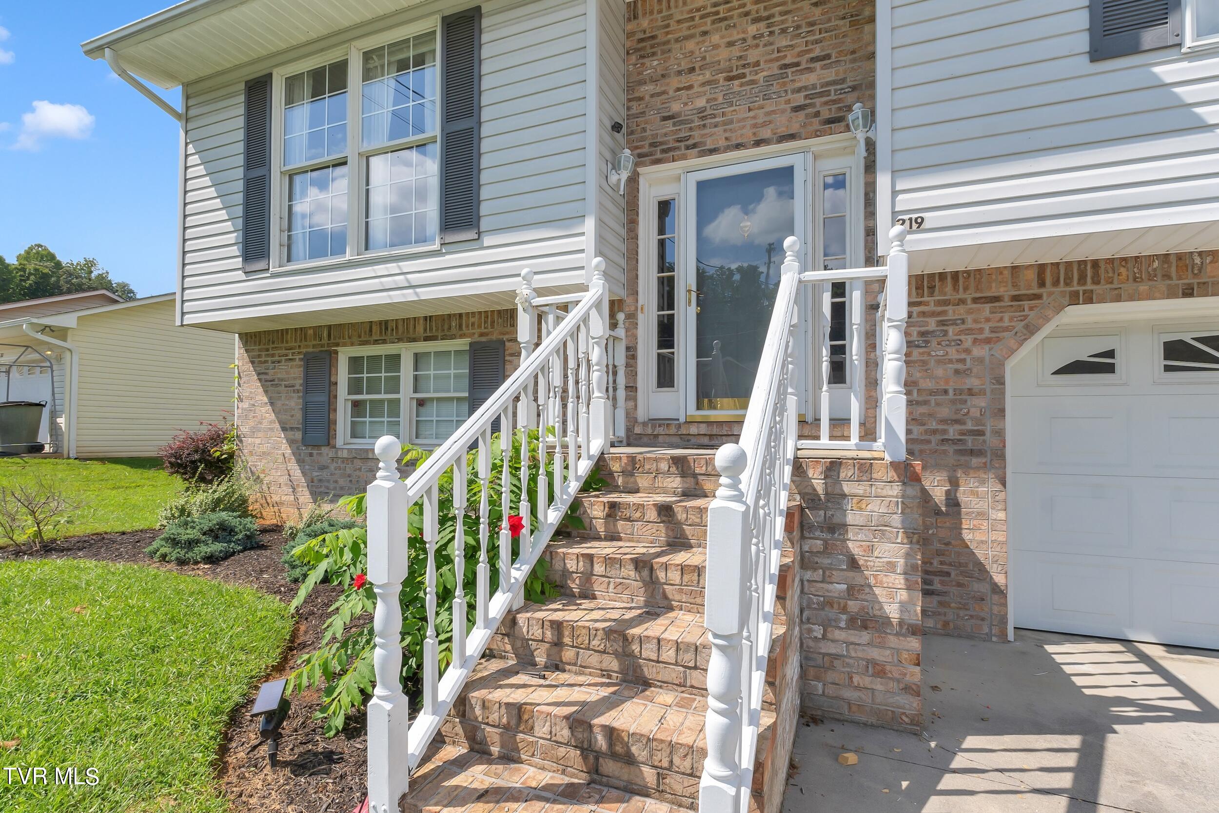219 Grandview Street, Mount Carmel, Tennessee image 3