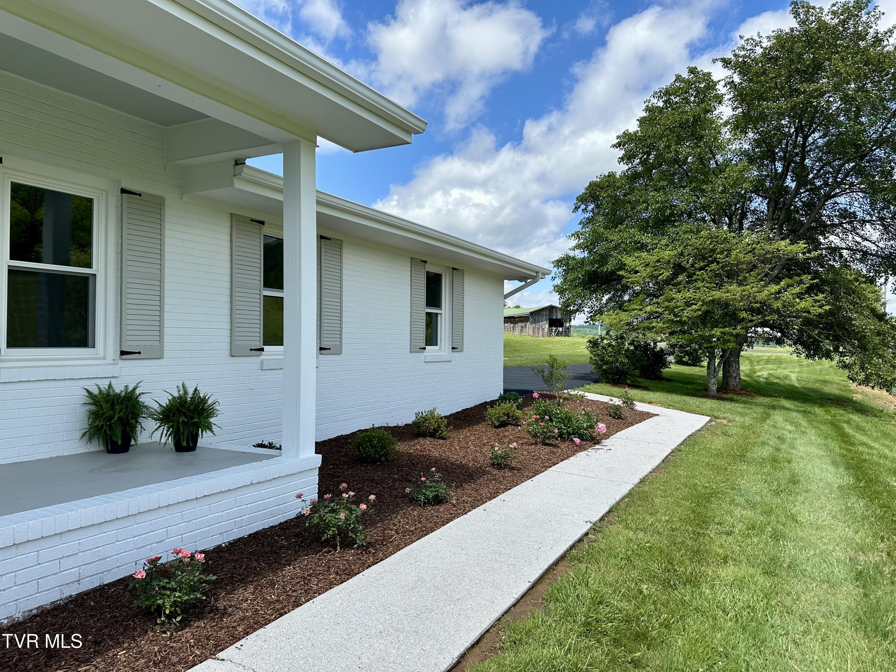 8467 Rich Valley Road, Bristol, Virginia image 17