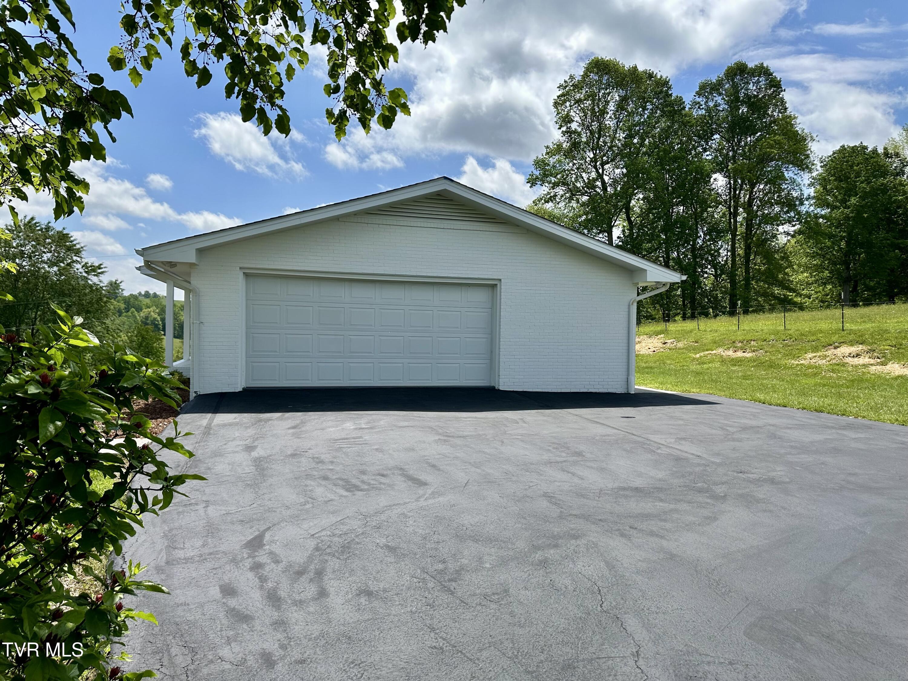 8467 Rich Valley Road, Bristol, Virginia image 7