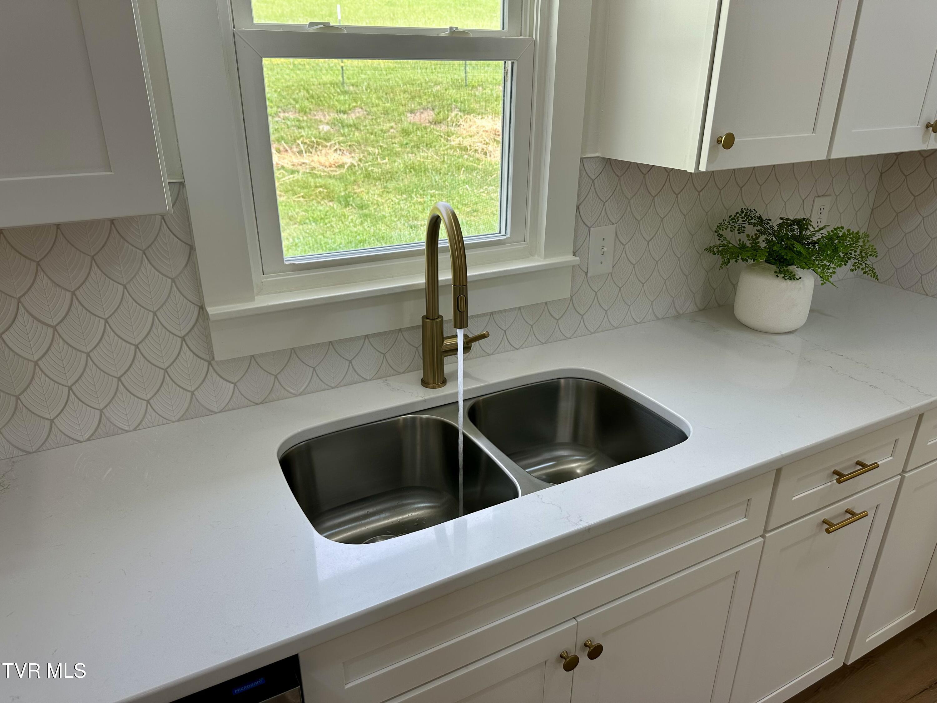 8467 Rich Valley Road, Bristol, Virginia image 37